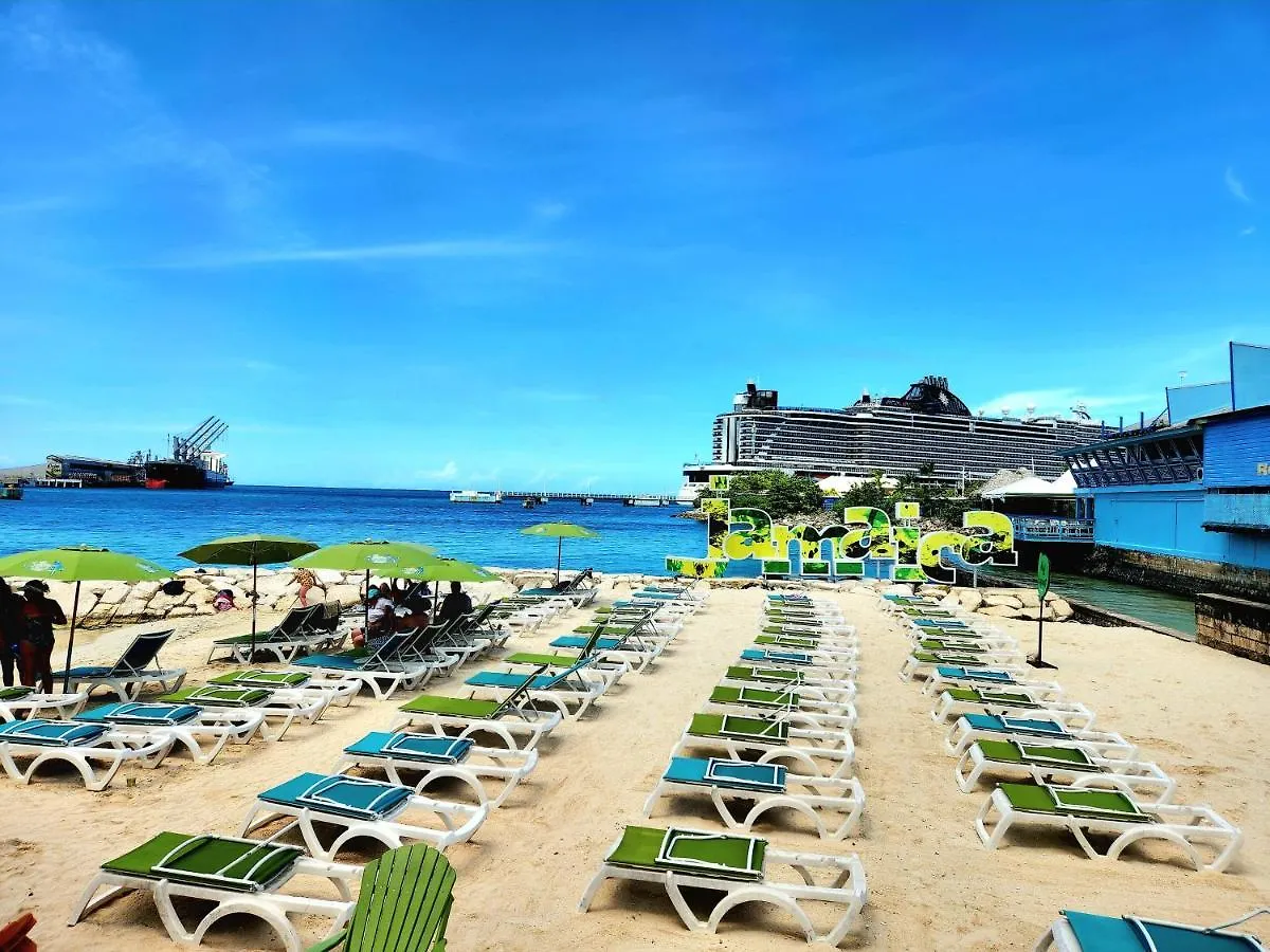 Relax On The Ridge - Ocho Rios Escape Villa