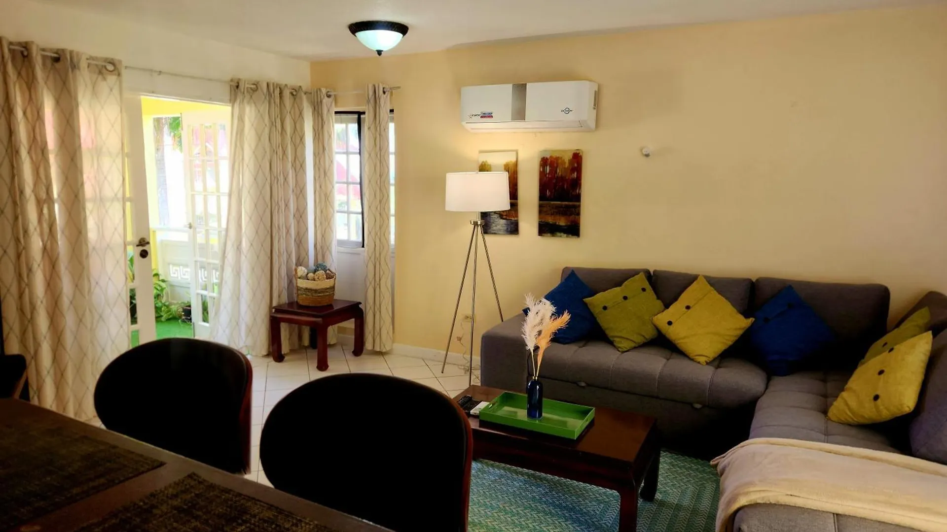 Relax On The Ridge - Ocho Rios Escape Villa